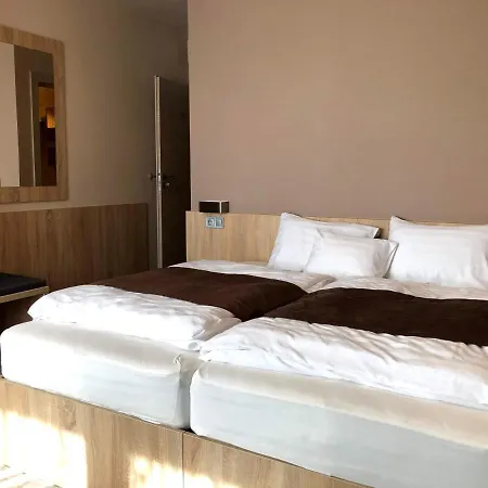 Katalin Motel&Étterem Berettyóújfalu Esterno foto