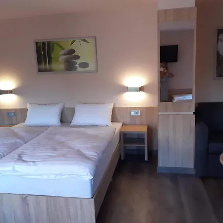 Katalin Motel&Étterem Berettyóújfalu Esterno foto