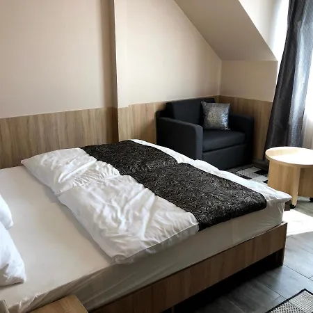 Katalin Motel&Étterem Berettyóújfalu Esterno foto