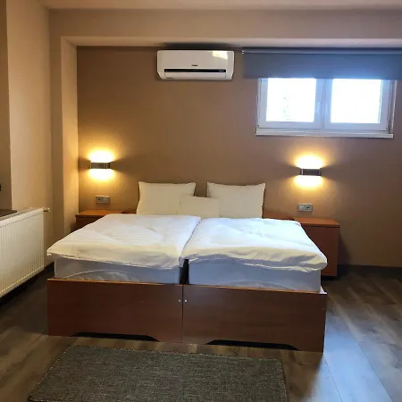Katalin Motel&Étterem Berettyóújfalu Esterno foto